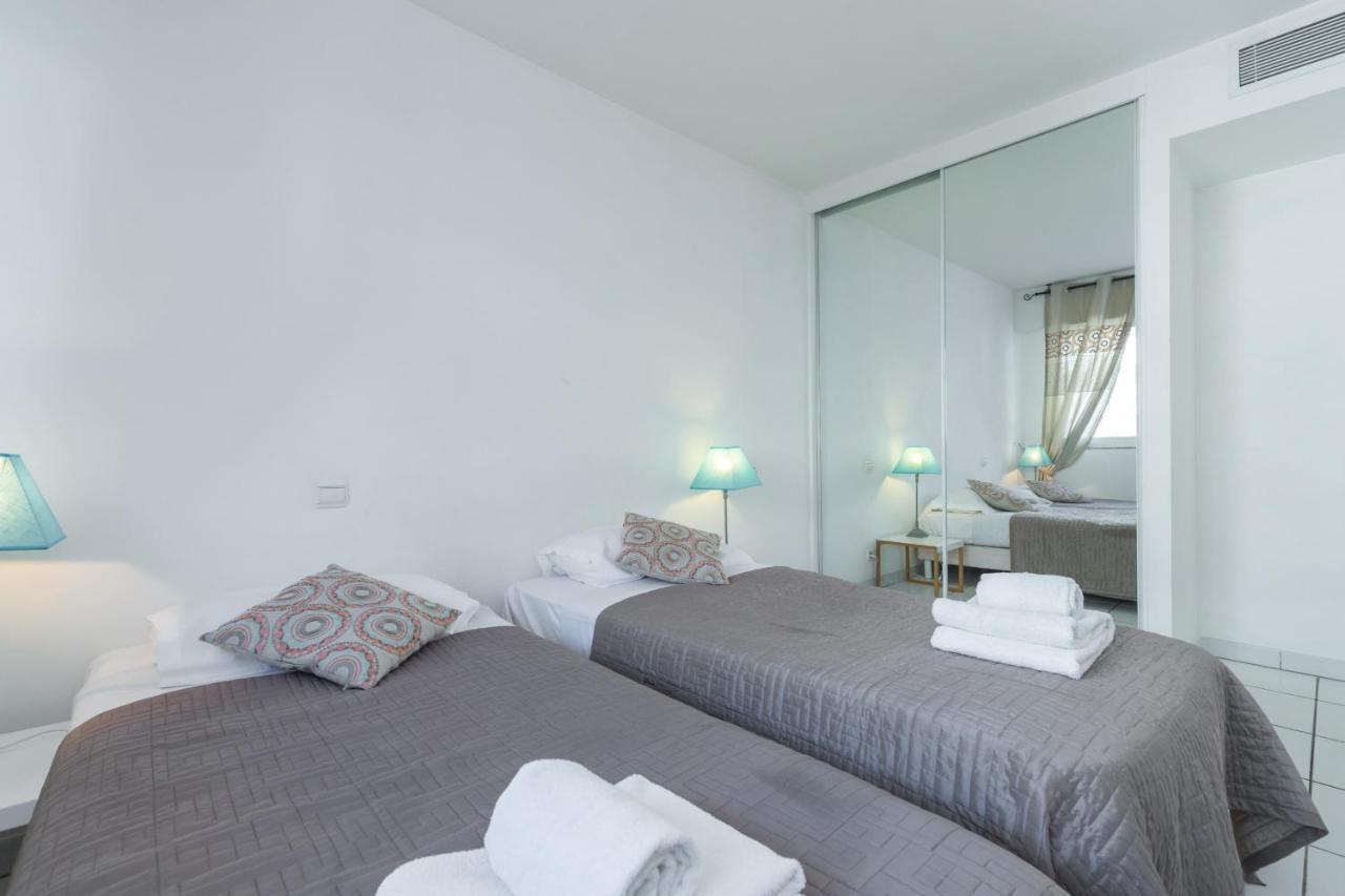 Appartement Bright Two Bedroomed On The In With Huge Terrace With Fabulous Sea Views - 2001
